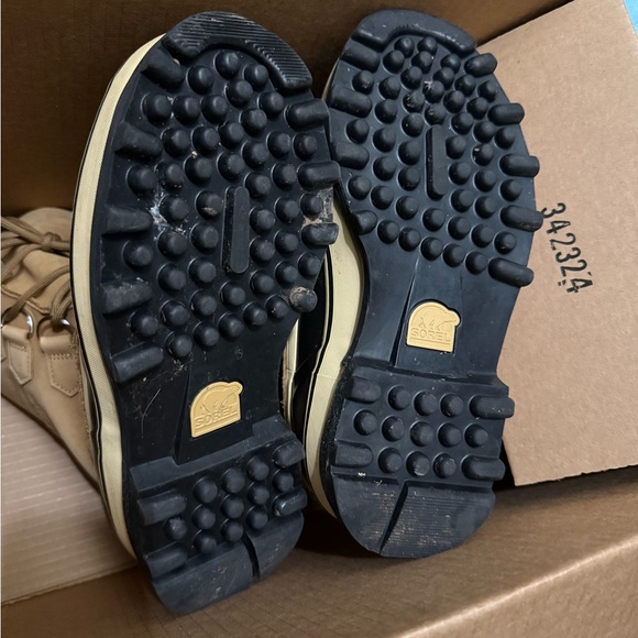 Sorel Caribou Tan and Black Winter Boots - Picture 9 of 9